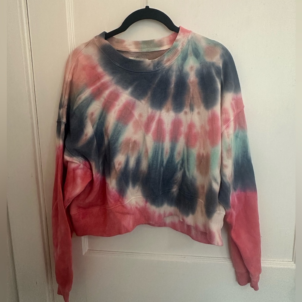 American Eagle cropped tie-dye sweatshirt